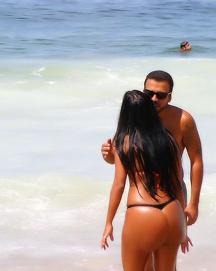 Фото секса с загорелой девчонки с большой попой на пляже